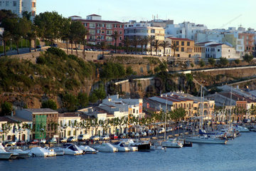Hafenpromenade von Mao auf Menorca