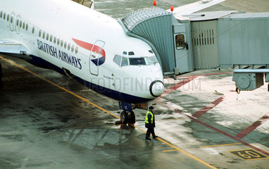 Flugzeug der British Airways auf dem Flughafen Stuttgart-Echterdingen