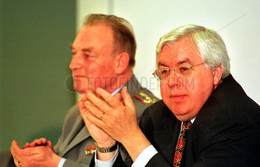 John Kornblum und General Hans Peter von Kirchbach