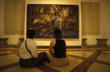 Besucher im Dali-Museum im spanischen Figueres