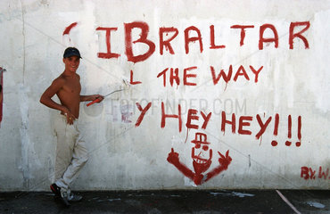 Nationalistische Sprueche in einer Wohnsiedlung auf Gibraltar