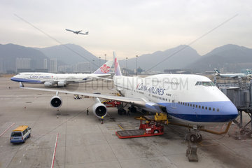 Hong Kong  Maschinen der China Airlines auf dem Rollfeld des Flughafen Chek Lap Kok