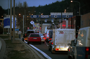 An der deutsch-polnischen Grenze  Frankfurt/Oder-Swiecko: Einreise nach Polen