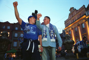 Poznan  Polen: Fussball-Fans feiern in der Altstadt