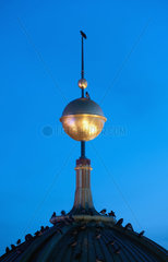 Berlin  Deutschland  Goldkugel von einem Seitenturm vom Berliner Dom