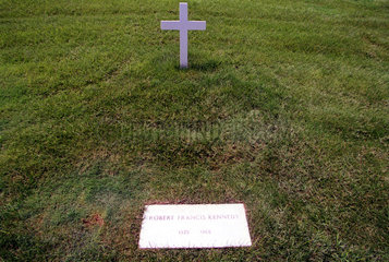 Arlington  USA  Grabkreuz von Robert Kennedy
