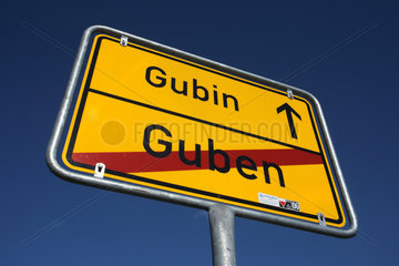 Ortschild an der Landesgrenze in Guben