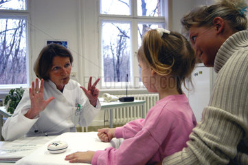 An chronischem Asthma erkranktes Kind bei der Aufnahme in die Kinderklinik