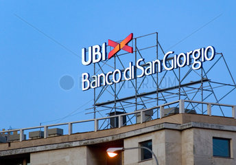 Genua  Italien  Schriftzug mit Logo von UBI  Banco di San Giorgio