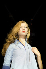 Berlin  Deutschland  blondes Model auf der Modenschau des Labels G-Star RAW