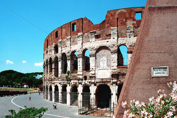 Rom  das Kolosseum an der Piazza del Colosseo