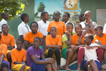 Bombo  Uganda - Schuelerinnen des Don Bosco Vocational Training Centre  Bombo.