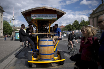 Beer Bike Booze Cruise in Berlin