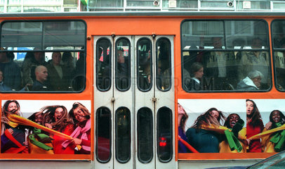 Strassenbahn mit Werbung von United Colors of Benetton in Sofia