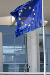 Berlin  Bundeskanzleramt und Europa-Fahne