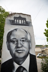 Schengen  Luxemburg - Originalsegment der Berliner Mauer mit dem Konterfei von Michail Gorbatschow