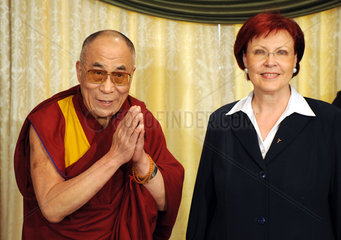 Berlin  Deutschland  Dalai Lama und Heidemarie Wieczorek-Zeul bei einem Treffen