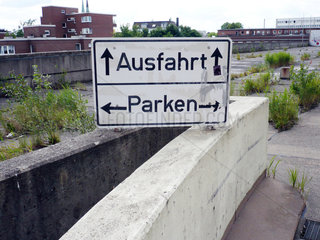 Hamburg  Deutschland  Ausfahrt- und Parken-Schild