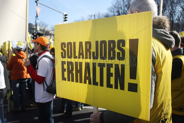 Berlin  Deutschland  Demonstration gegen die Kuerzung von Solarfoerderungen