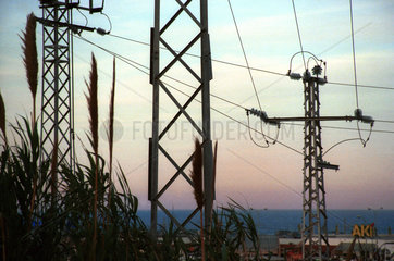 Stromleitung an der Costa Brava