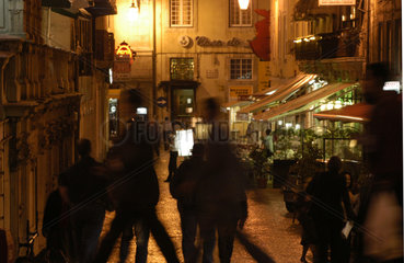 Strassenszene in der Altstadt von Lissabon