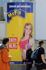 Berlin  Deutschland  McFit-Werbeplakat