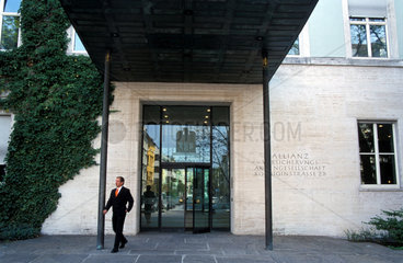 Eingang der Allianz Hauptverwaltung