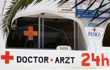 Carvoeiro  Portugal  rund um die Uhr geoeffnete Arztpraxis