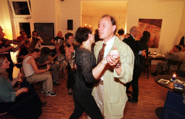 Frank Suplie  Chefredakteur Vorwaerts  SPD  beim Tanz