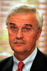 Dr. Hubertus Erlen  Mitglied des Vorstandes der Schering AG
