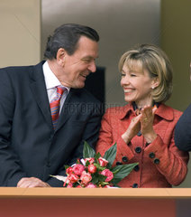 Gerhard Schroeder mit Ehefrau Doris  SPD-Wahlkampf 2005