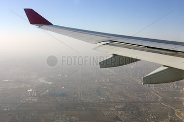Peking  Blick aus dem Flugzeug beim Landeanflug auf die Stadt