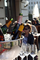 Berlin  Deutschland  Sekt und Champagner beim Hotel Adlon