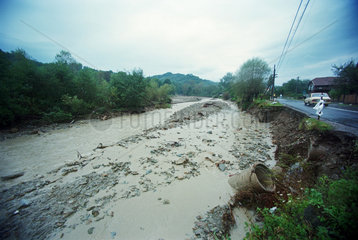 Hochwasserschaden im Ueberschwemmungsgebiet nach einer Flut in Bertea  Rumaenien
