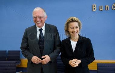 Guenther Verheugen (SPD) und Dr. Ursula von der Leyen (CDU)  Berlin