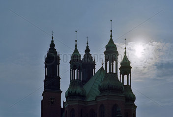 Silhouette der Posener Domkirche  Polen
