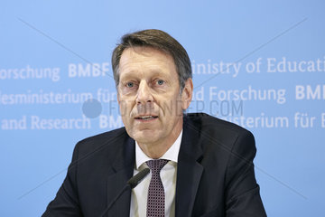 Berlin  Deutschland - Dr. Georg Schuette  Staatssekretaer im Bundesministerium fuer Bildung und Forschung.