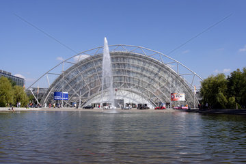 Leipzig  Westeingang der Glashalle der Leipziger Messe