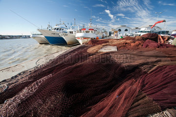 Sanlucar de Barrameda  Spanien  Fischernetze und Boote am Bonanza Hafen