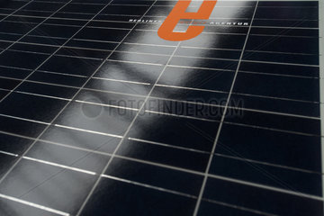 Berlin  Deutschland  Logo der Berliner Energieagentur auf einem Solarpanel