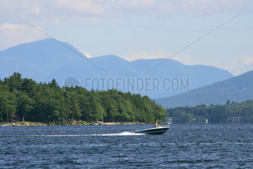 Gilford  USA  Motorboot auf dem Lake Winnipesaukee