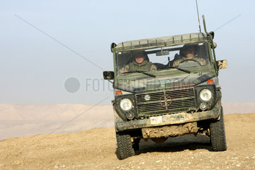 Mazar-e Sharif  Afghanistan  ISAF-Soldaten auf Patrouillenfahrt