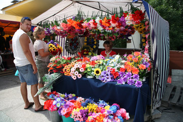 Brest  Weissrussland  ein Verkaufsstand fuer kuenstliche Blumen