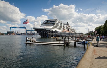 Kiel  Deutschland  das Kreuzfahrtschiff Eurodam der Holland-America Line