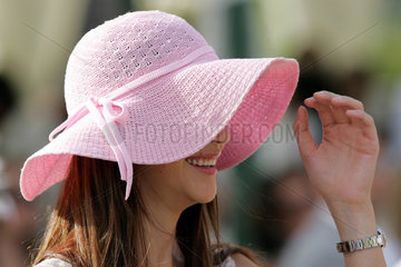 Dubai  Frau mit Hut