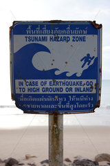 Kao Lak  Thailand  Tsunami Warnschild am Strand