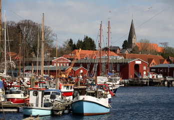 Eckernfoerde  Uebersicht Eckernfoerder Hafen  Binnenhafen hinter der Klappbruecke