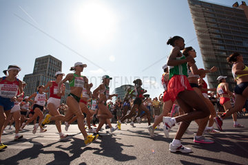 Berlin  Deutschland  Marathonlaeuferinnen bei der Leichtathletik-WM