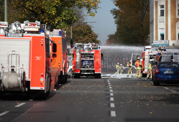Berlin  Deutschland  Loescharbeiten eines Grossbrandes