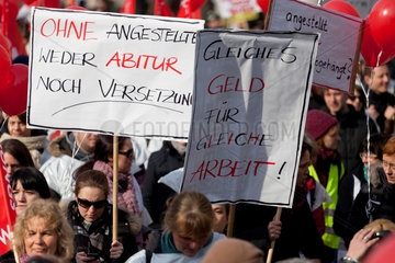 Berlin  Deutschland  Demonstration und Warnstreik der Lehrer und Erzieher Berlins